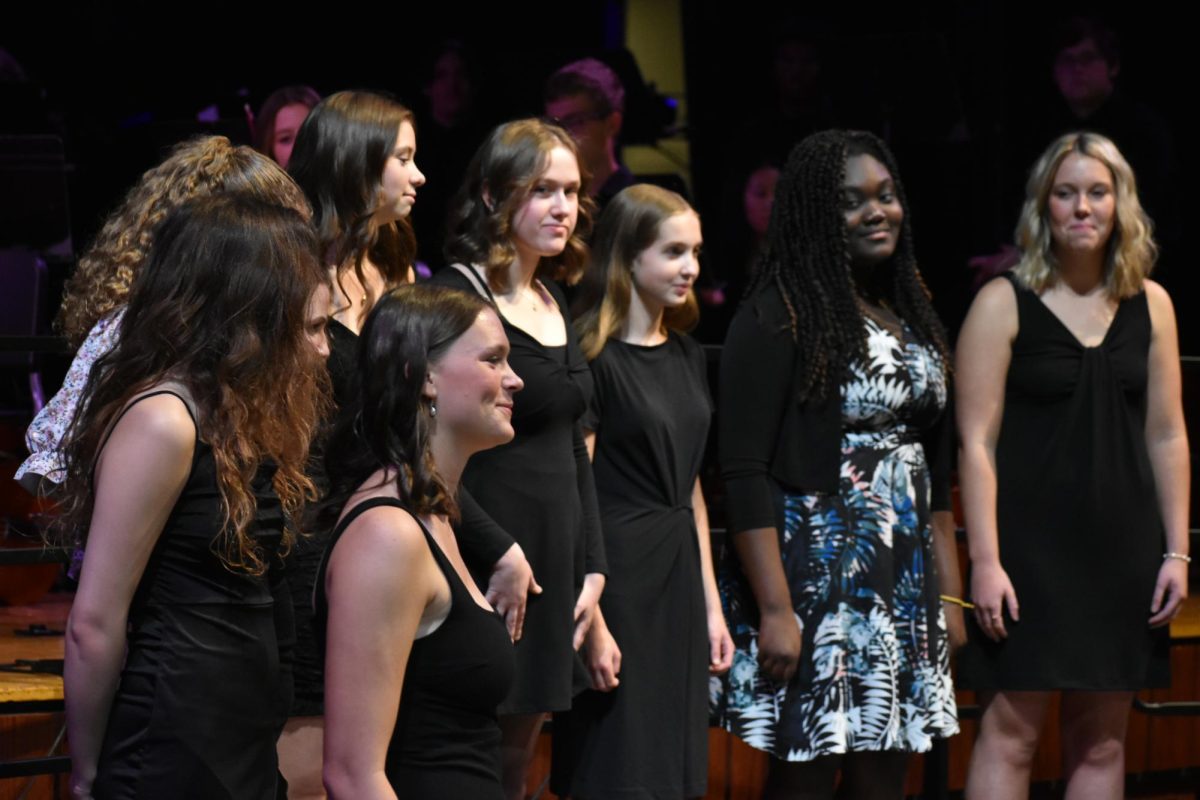 Stella+A+Capella+members+Grace+Yoder%2C+Ava+Frazier%2C+Emy+York%2C+Grace+Myers%2C+Benedicta+Johnson%2C+and+Annika+Armstrong%2C+perform+at+the+first+fall+concert+on+Oct.+12.++